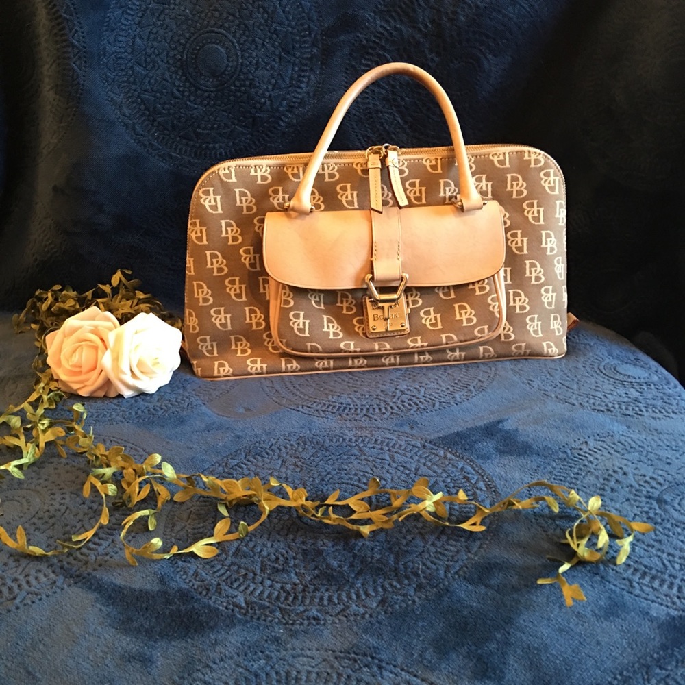 👜 Dooney & Bourke handbag